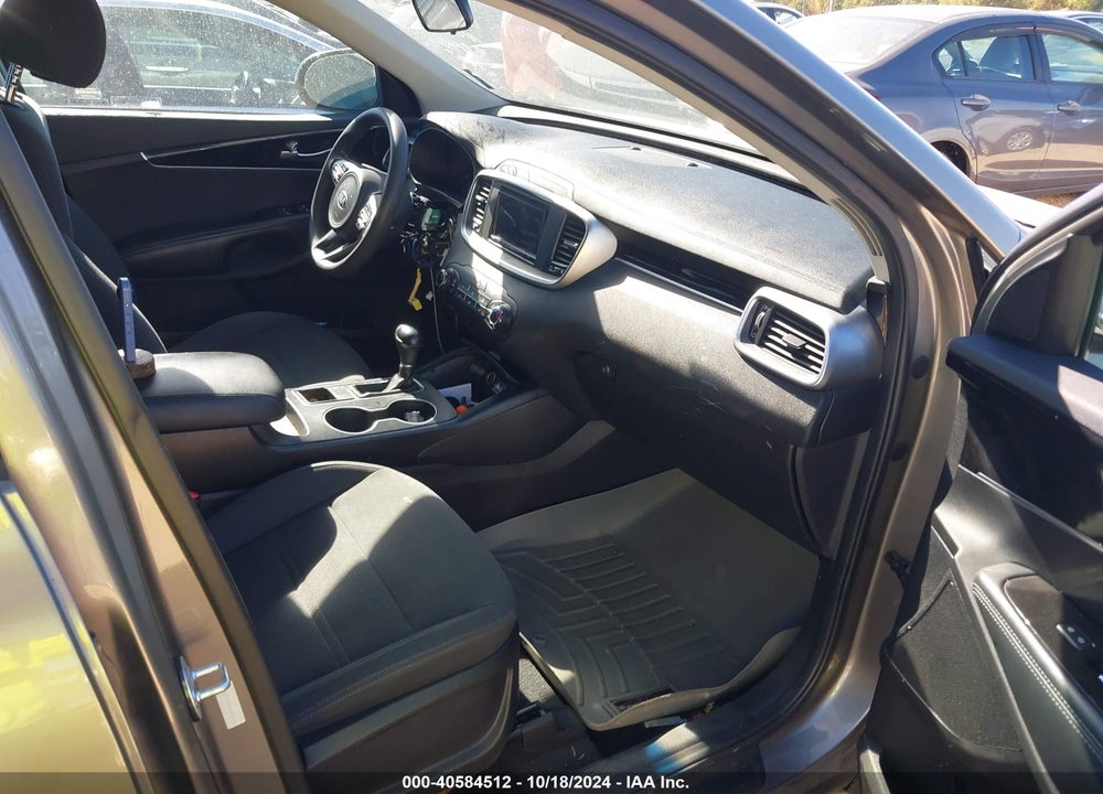 2018 KIA SORENTO 3.3L LX VIN: 5XYPG4A55JG401776