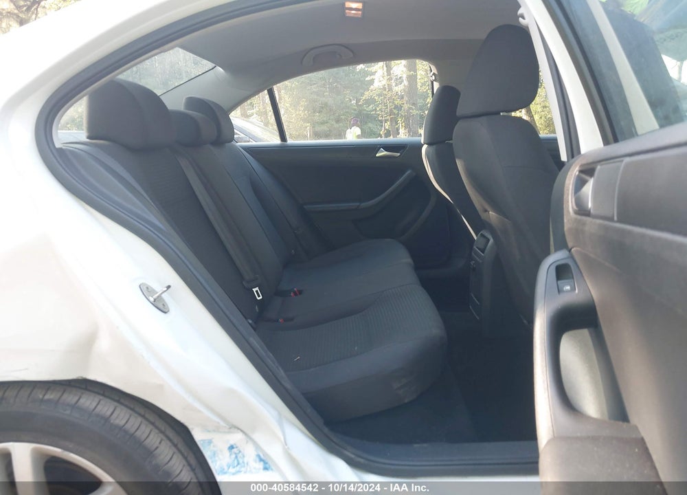 2015 VOLKSWAGEN JETTA 2.0L S VIN: 3VW2K7AJ4FM225589