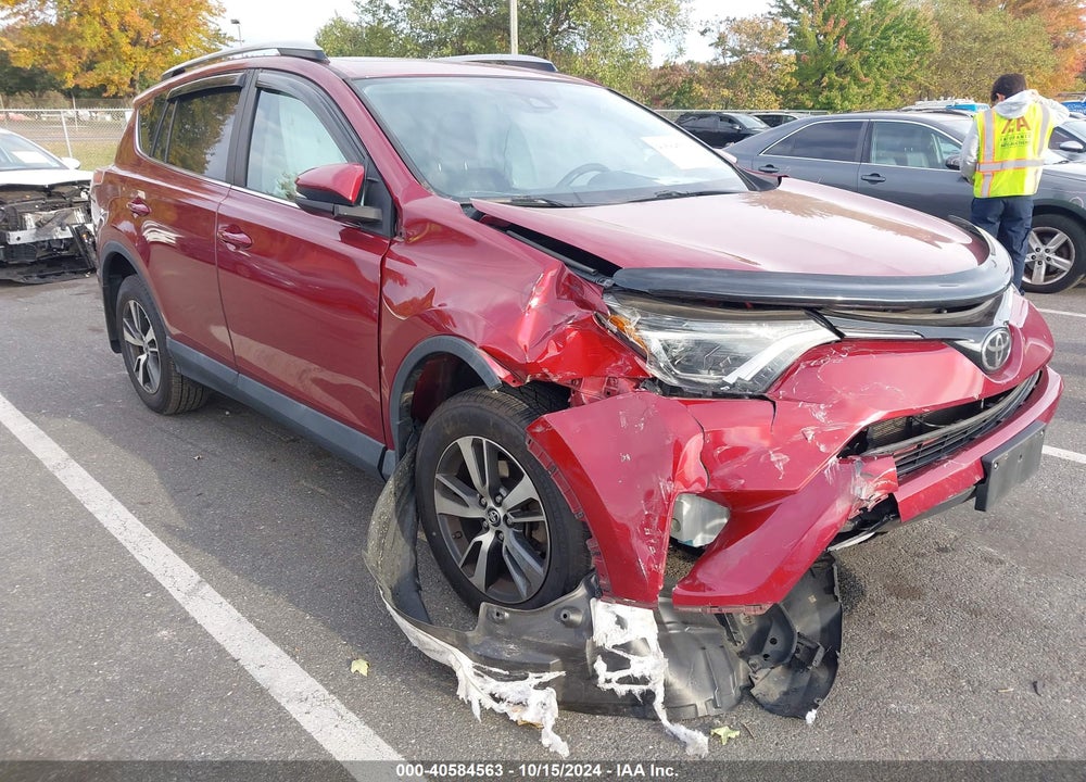 2018 TOYOTA RAV4 ADVENTURE/XLE VIN: 2T3RFREV1JW721570