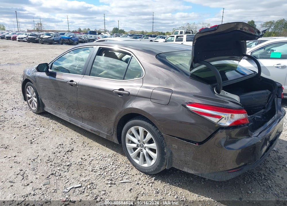 2018 TOYOTA CAMRY LE VIN: JTNB11HK5J3014375