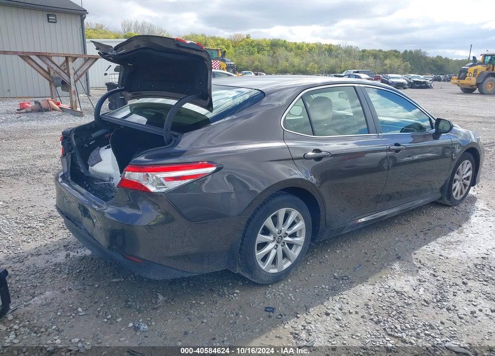 2018 TOYOTA CAMRY LE VIN: JTNB11HK5J3014375
