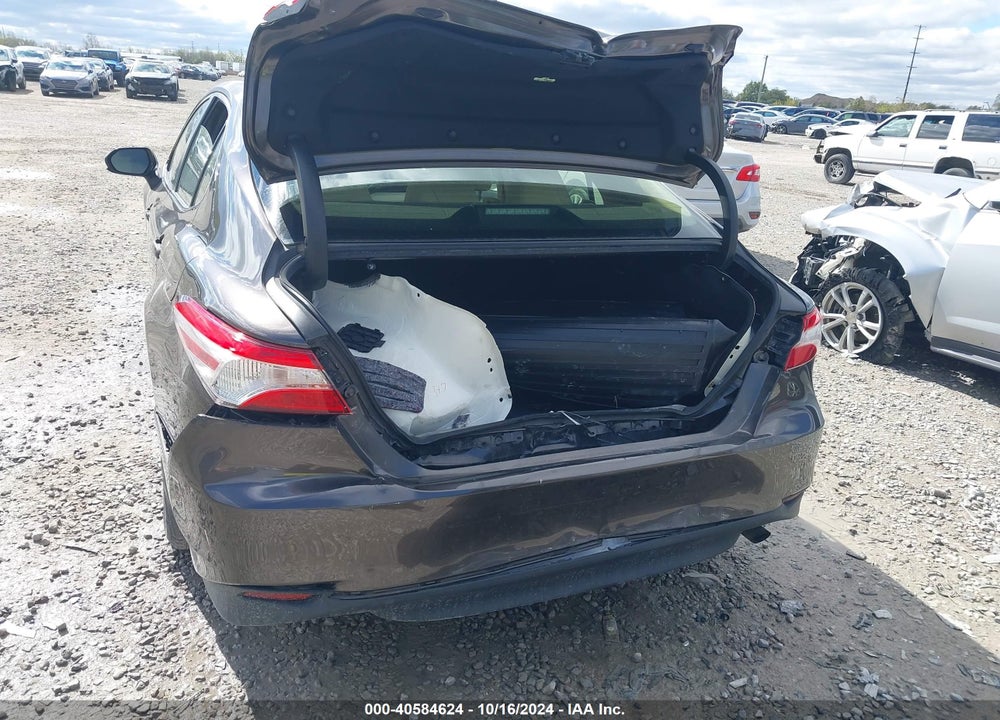 2018 TOYOTA CAMRY LE VIN: JTNB11HK5J3014375