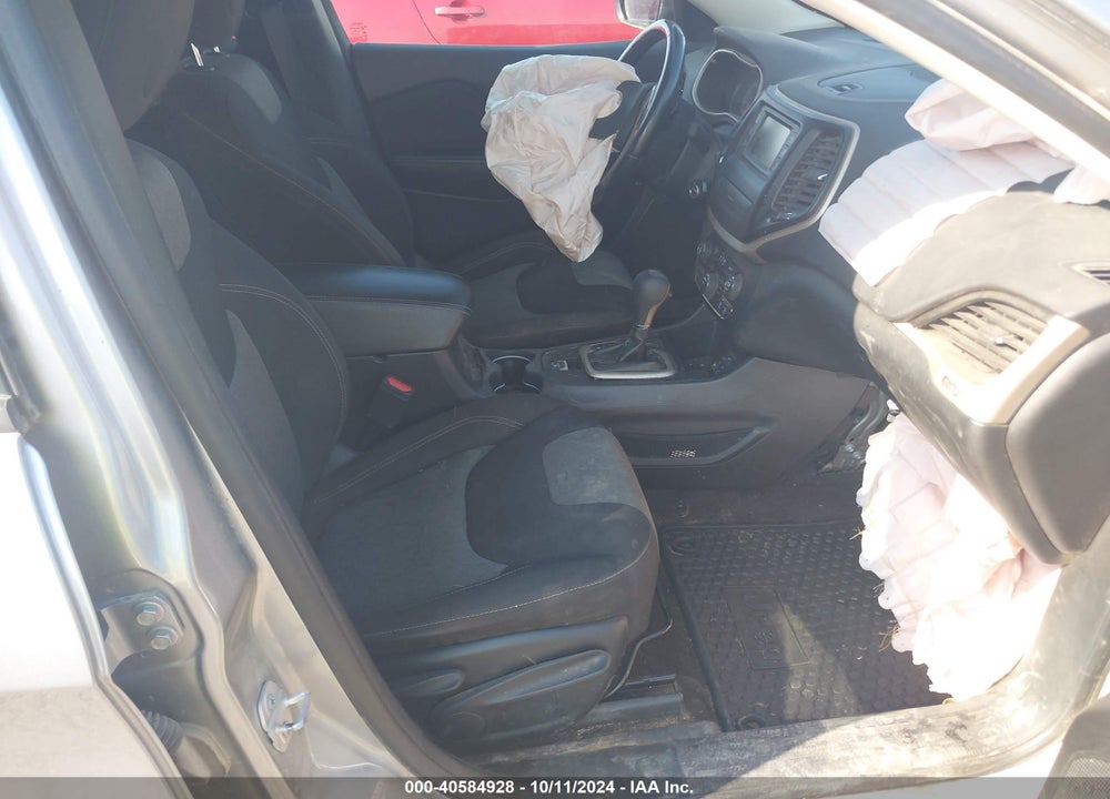 2017 JEEP CHEROKEE ALTITUDE FWD VIN: 1C4PJLASXHW566110