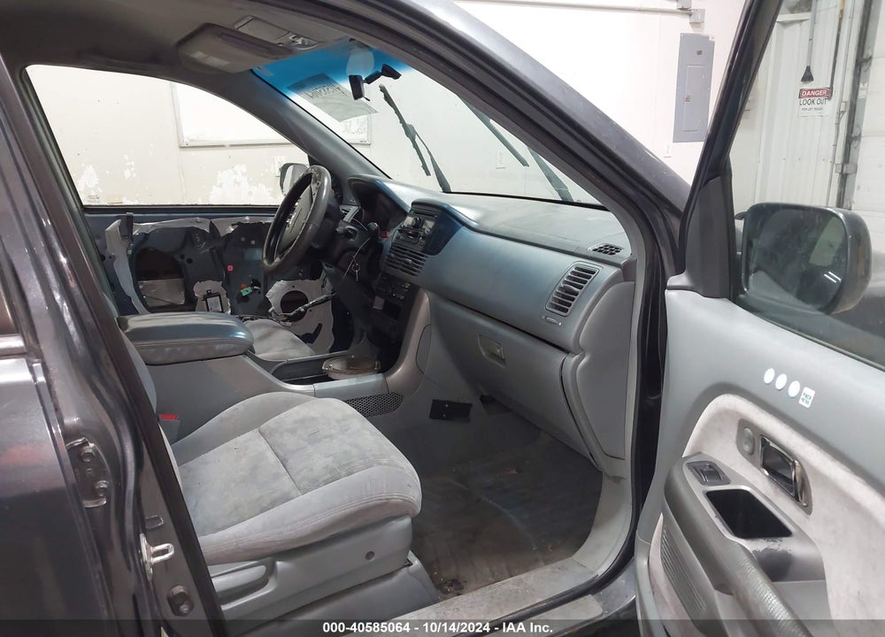 2004 HONDA PILOT EX VIN: 2HKYF18404H555733
