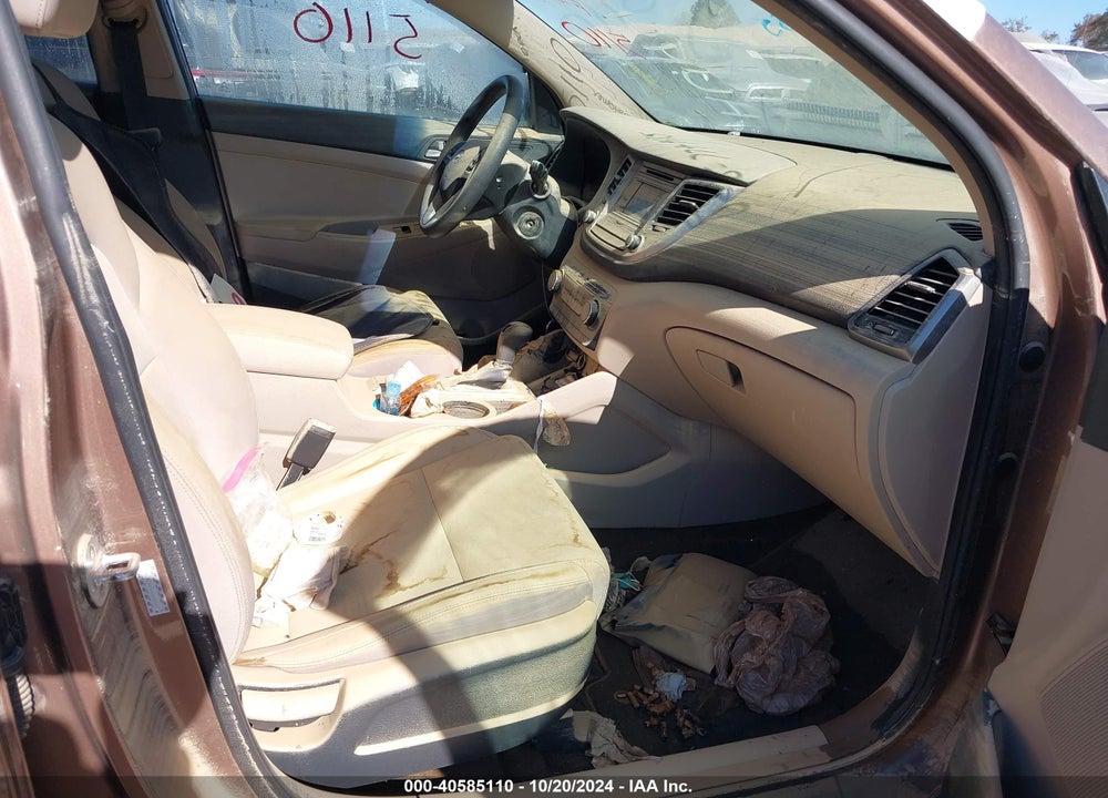 2017 HYUNDAI TUCSON SE VIN: KM8J3CA49HU448560