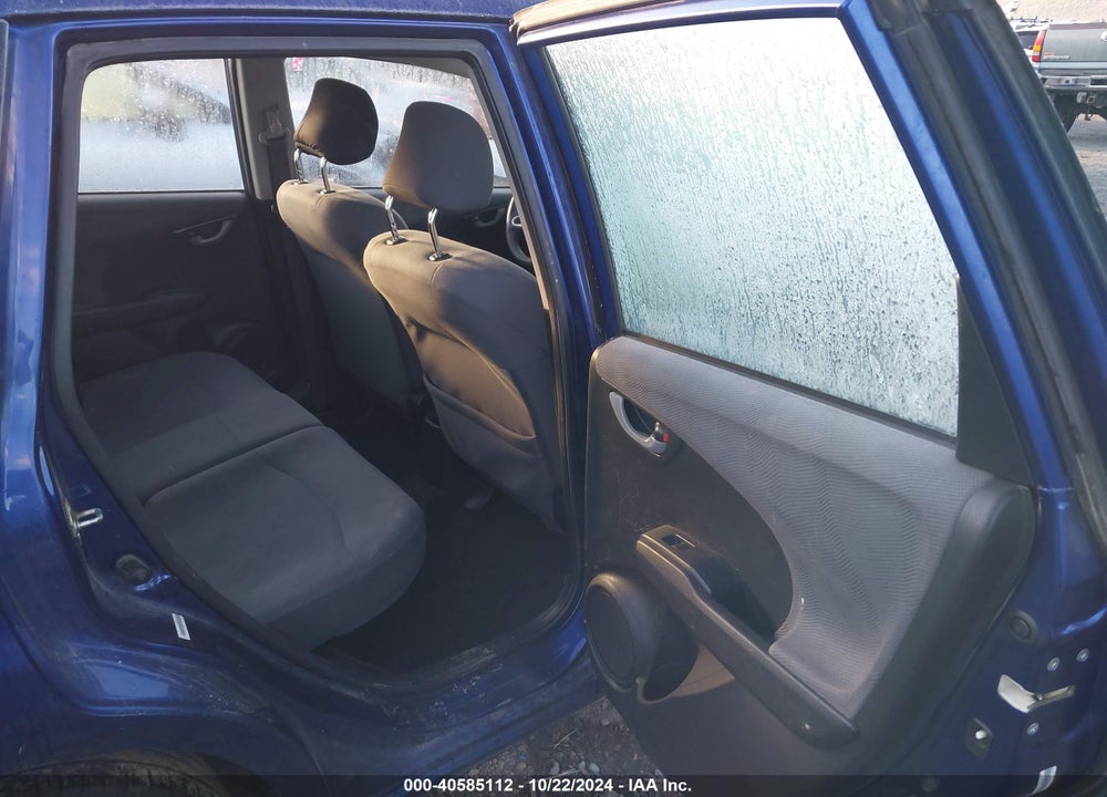2013 HONDA FIT VIN: JHMGE8H31DC068680