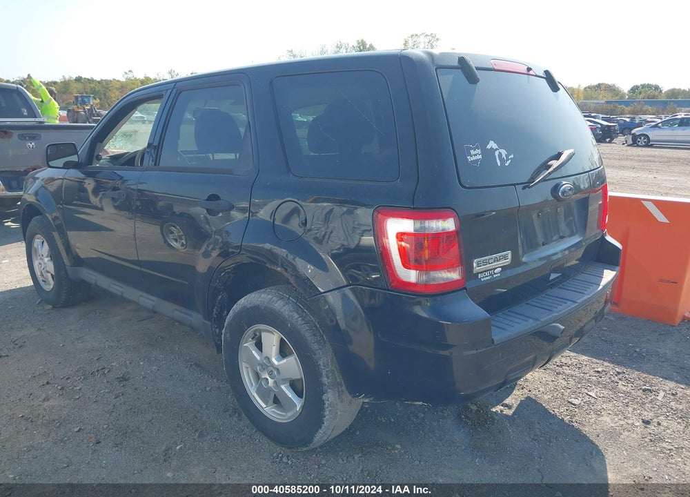 2011 FORD ESCAPE XLS VIN: 1FMCU0C70BKC05881
