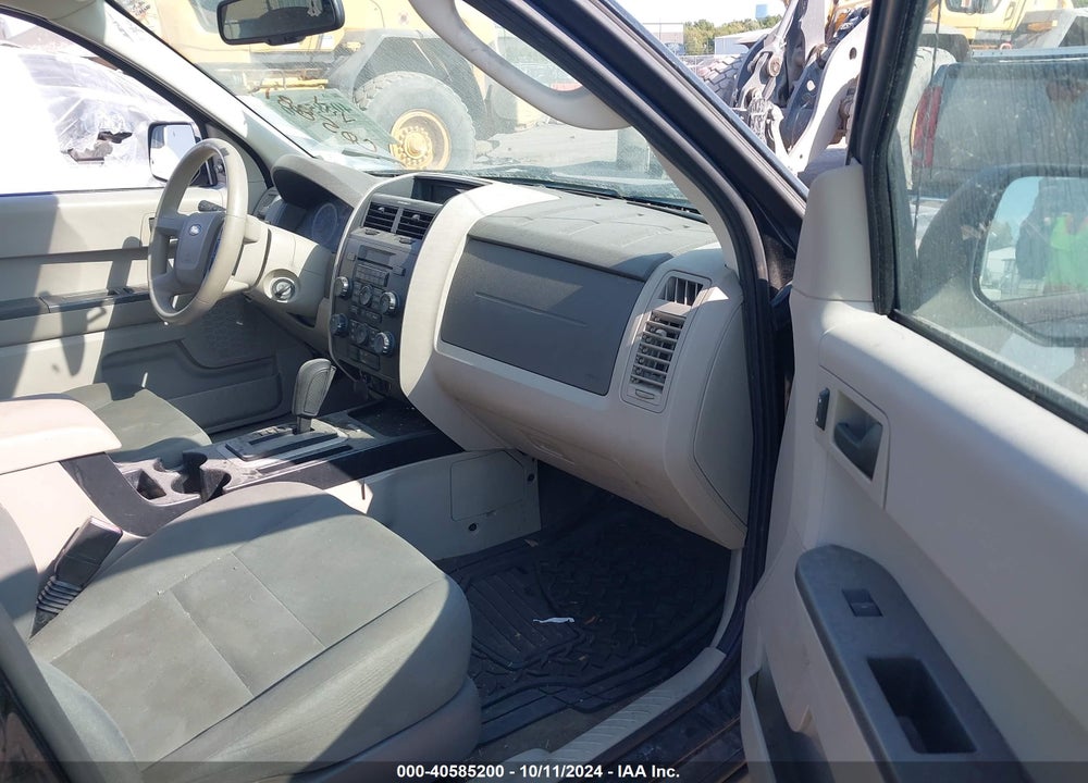 2011 FORD ESCAPE XLS VIN: 1FMCU0C70BKC05881