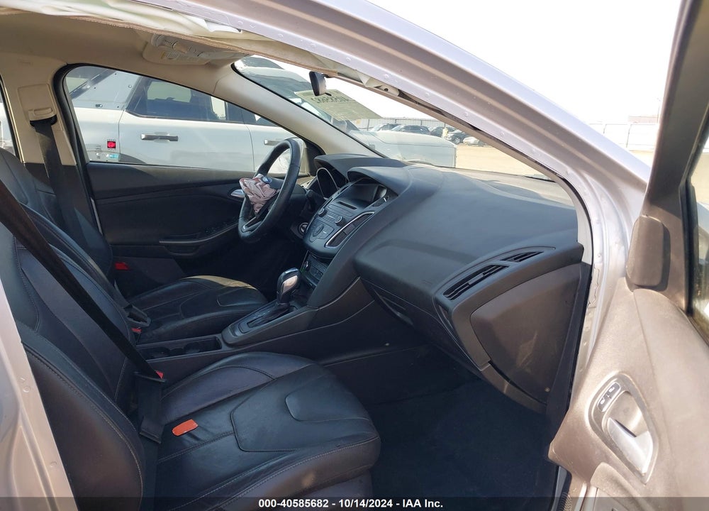 2015 FORD FOCUS SE VIN: 1FADP3F23FL222455