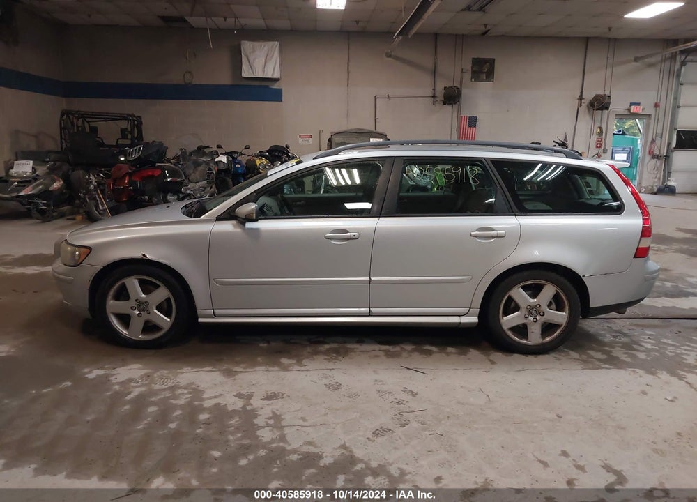 2005 VOLVO V50 VIN: YV1MW682552070172