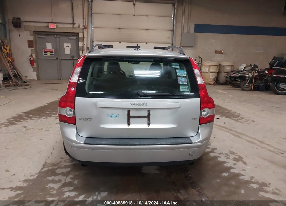 2005 VOLVO V50 VIN: YV1MW682552070172