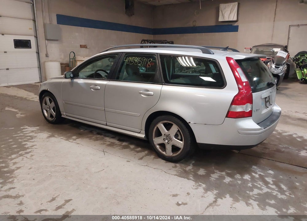2005 VOLVO V50 VIN: YV1MW682552070172