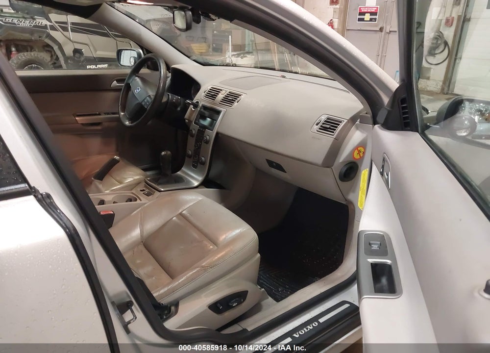 2005 VOLVO V50 VIN: YV1MW682552070172