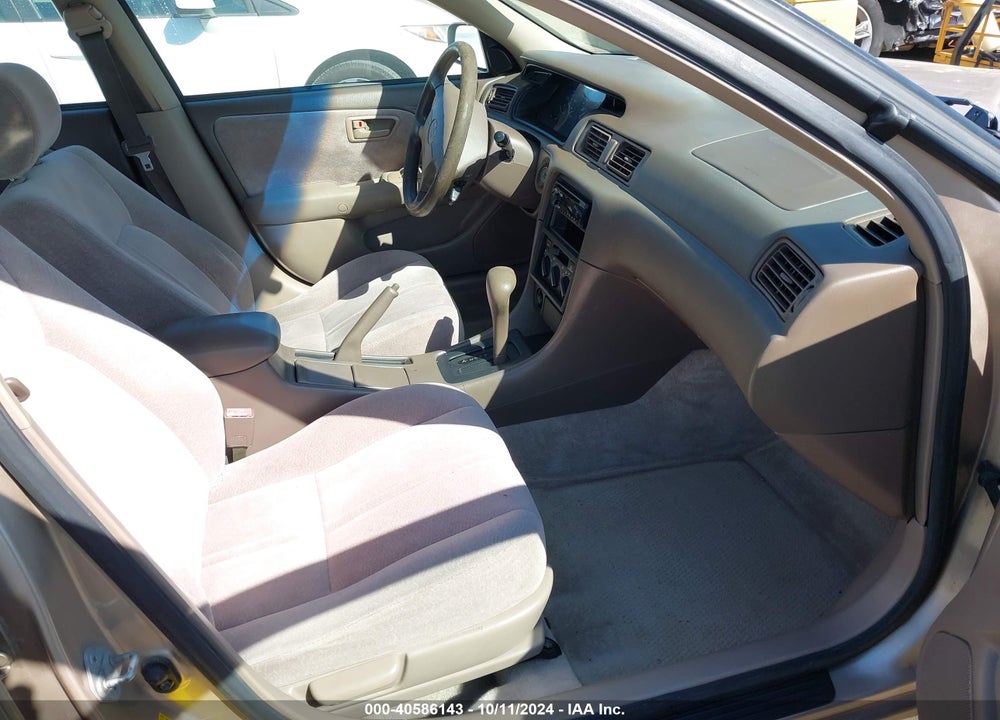 1999 TOYOTA CAMRY LE VIN: JT2BG28K1X0326642