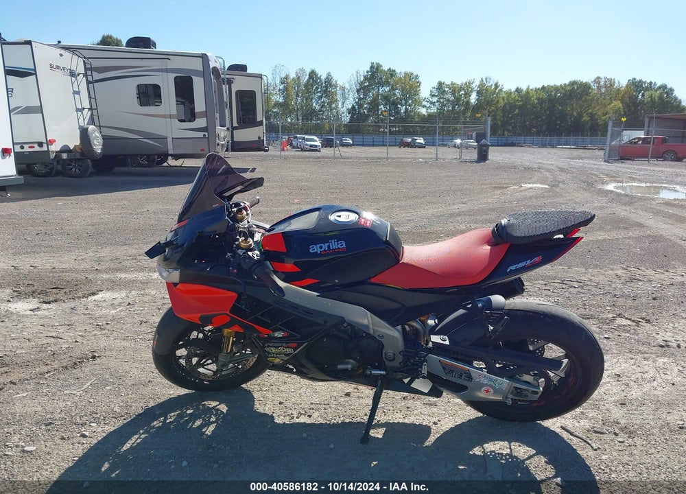 2021 APRILIA RSV4 FACTORY VIN: ZD4KYUB08MS000218