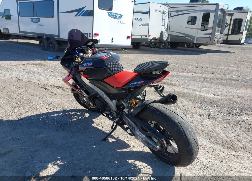 2021 APRILIA RSV4 FACTORY VIN: ZD4KYUB08MS000218