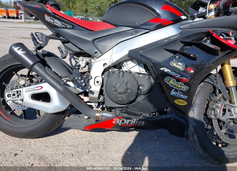 2021 APRILIA RSV4 FACTORY VIN: ZD4KYUB08MS000218