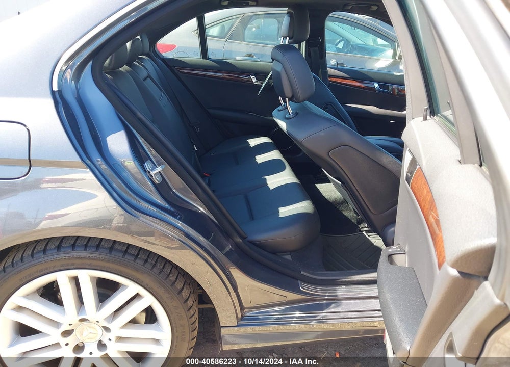 2009 MERCEDES-BENZ C 300 LUXURY/SPORT VIN: WDDGF54X09R072140