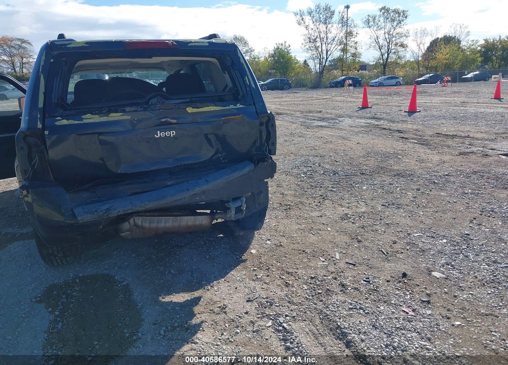 2008 JEEP PATRIOT SPORT VIN: 1J8FT28058D520080