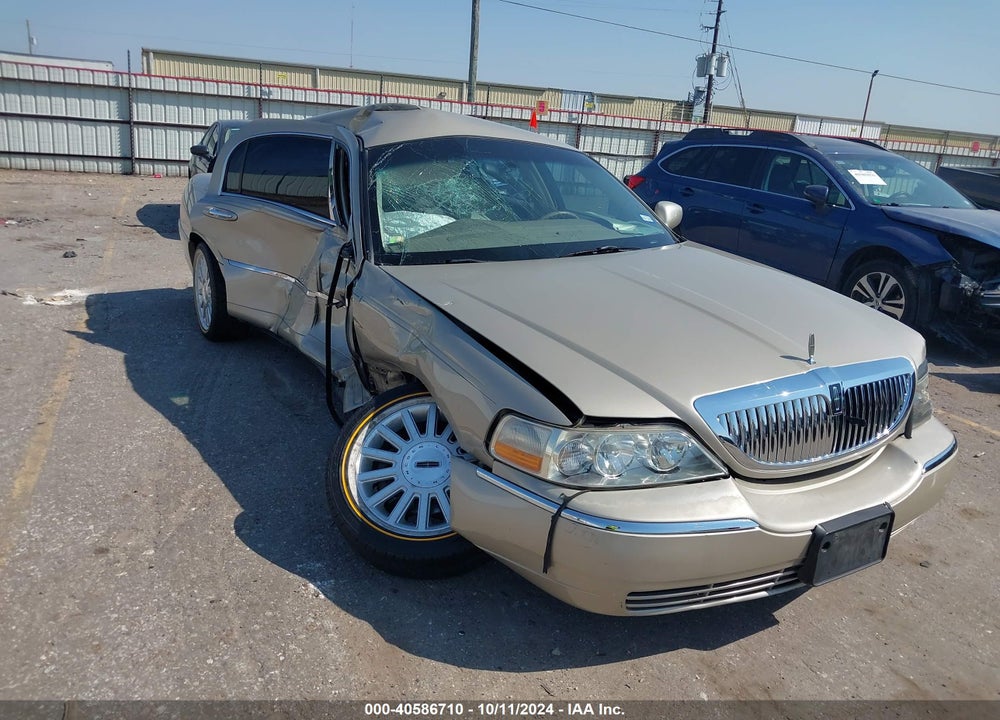 2004 LINCOLN TOWN CAR SIGNATURE VIN: 1LNHM81W24Y688854