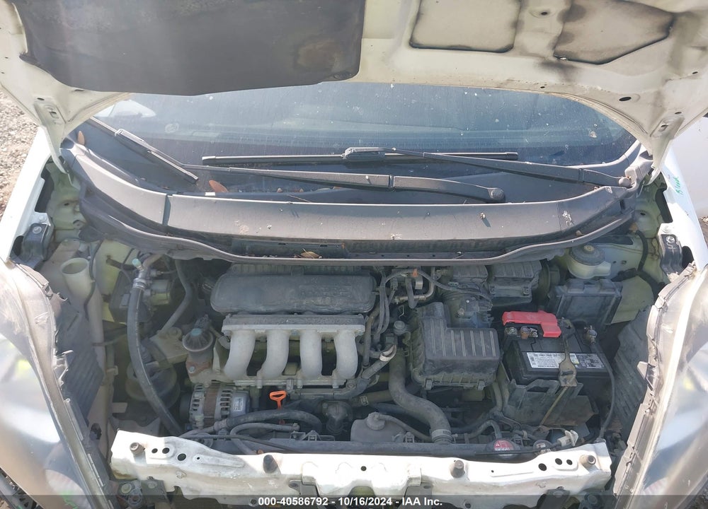 2010 HONDA FIT VIN: JHMGE8H27AS010582