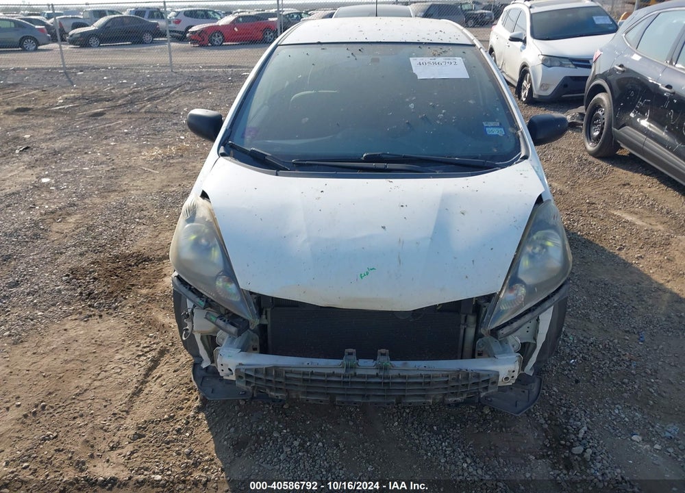 2010 HONDA FIT VIN: JHMGE8H27AS010582
