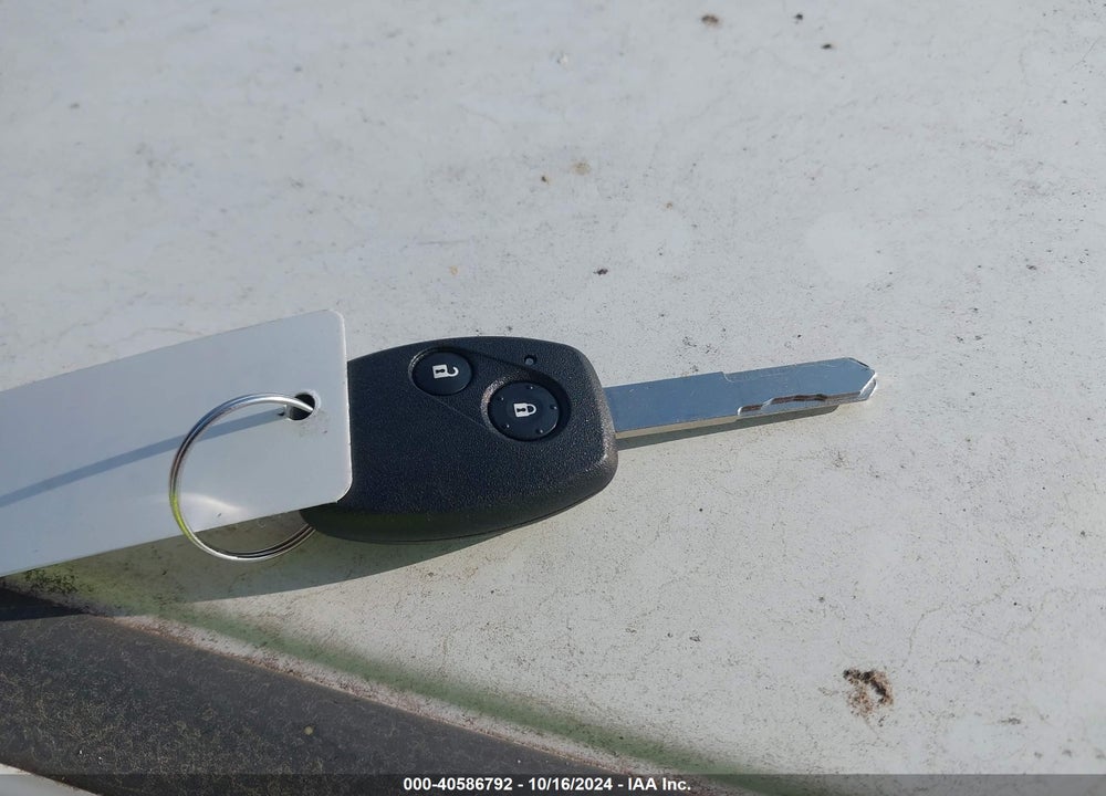 2010 HONDA FIT VIN: JHMGE8H27AS010582