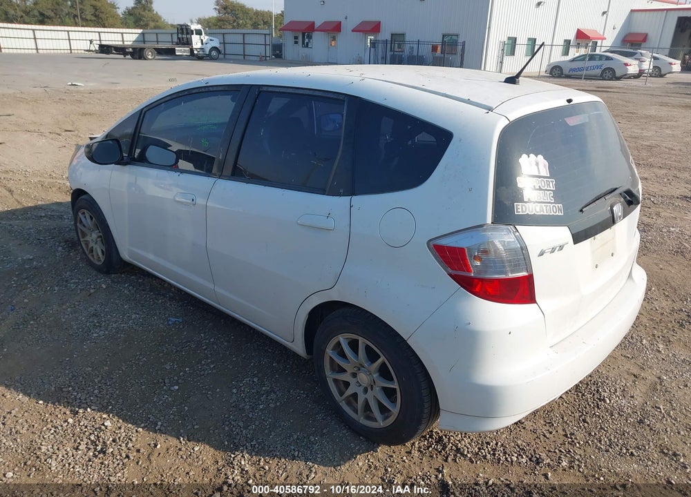 2010 HONDA FIT VIN: JHMGE8H27AS010582