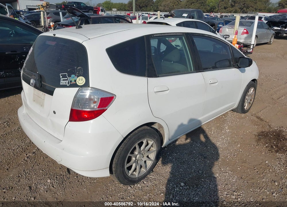 2010 HONDA FIT VIN: JHMGE8H27AS010582