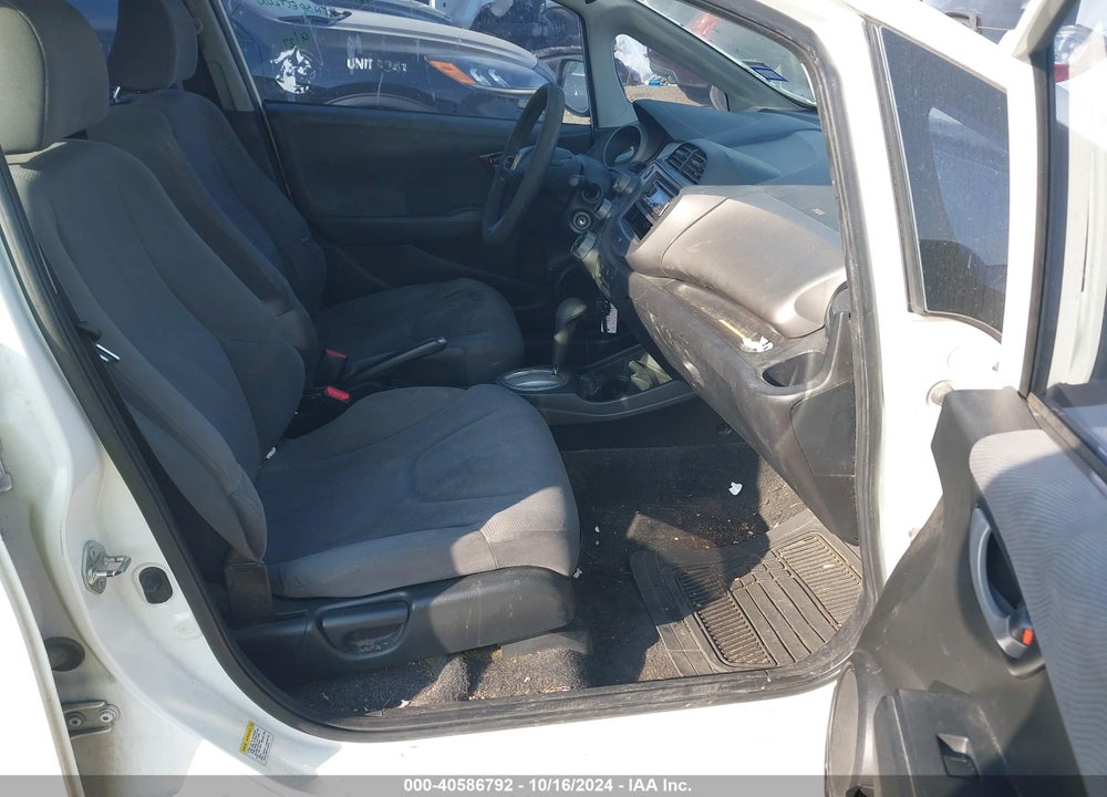 2010 HONDA FIT VIN: JHMGE8H27AS010582