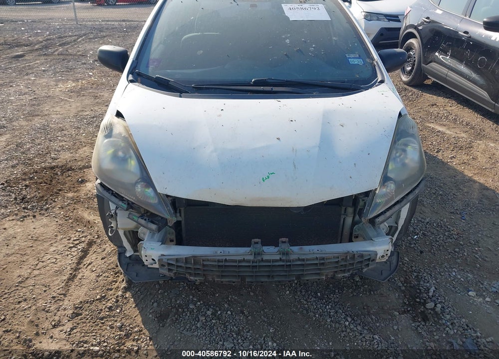 2010 HONDA FIT VIN: JHMGE8H27AS010582