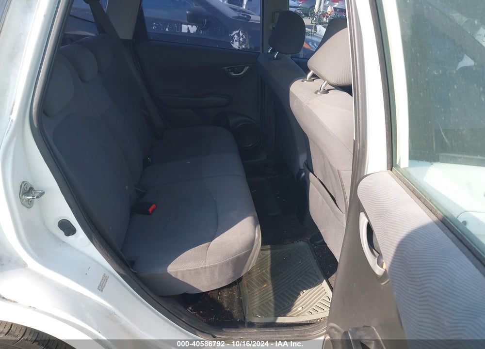 2010 HONDA FIT VIN: JHMGE8H27AS010582