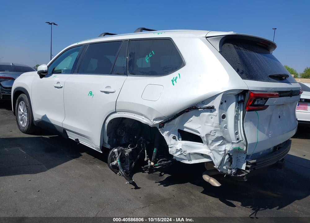 2024 TOYOTA GRAND HIGHLANDER XLE VIN: 5TDAAAA54RS009649