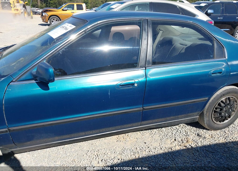 1994 HONDA ACCORD LX/EX VIN: 1HGCD5532RA173027