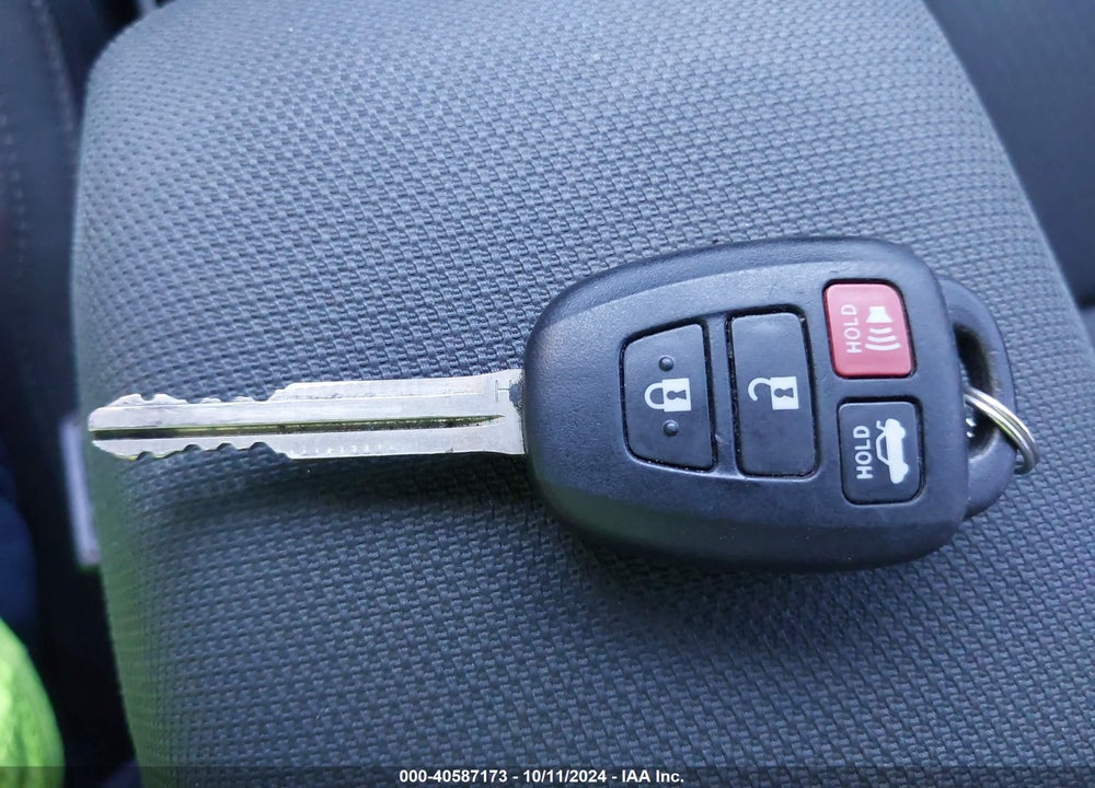 2019 TOYOTA COROLLA LE VIN: 5YFBURHE0KP949803