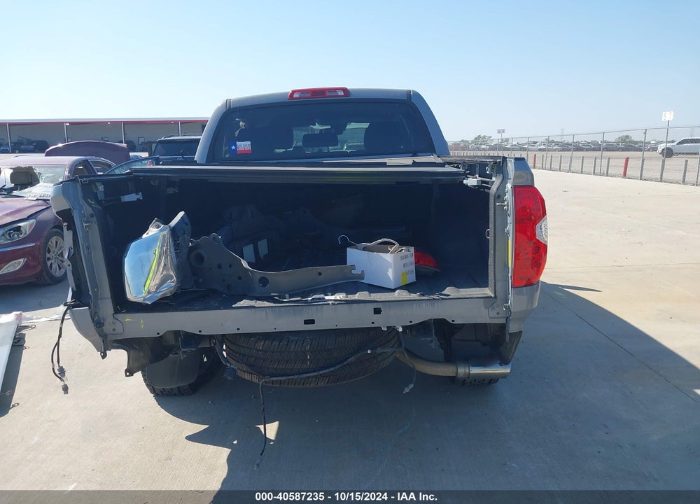 2018 TOYOTA TUNDRA LIMITED 5.7L V8 VIN: 5TFFY5F11JX243583