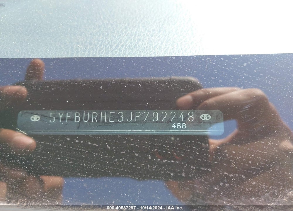 2018 TOYOTA COROLLA SE VIN: 5YFBURHE3JP792248