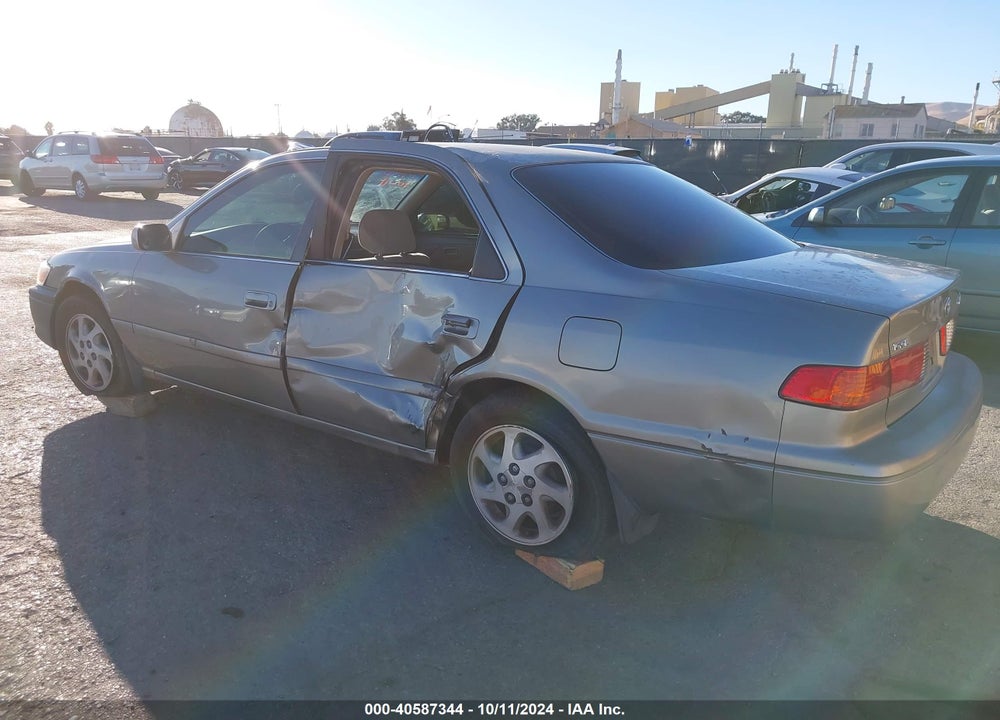 2000 TOYOTA CAMRY LE VIN: JT2BG22K3Y0496561
