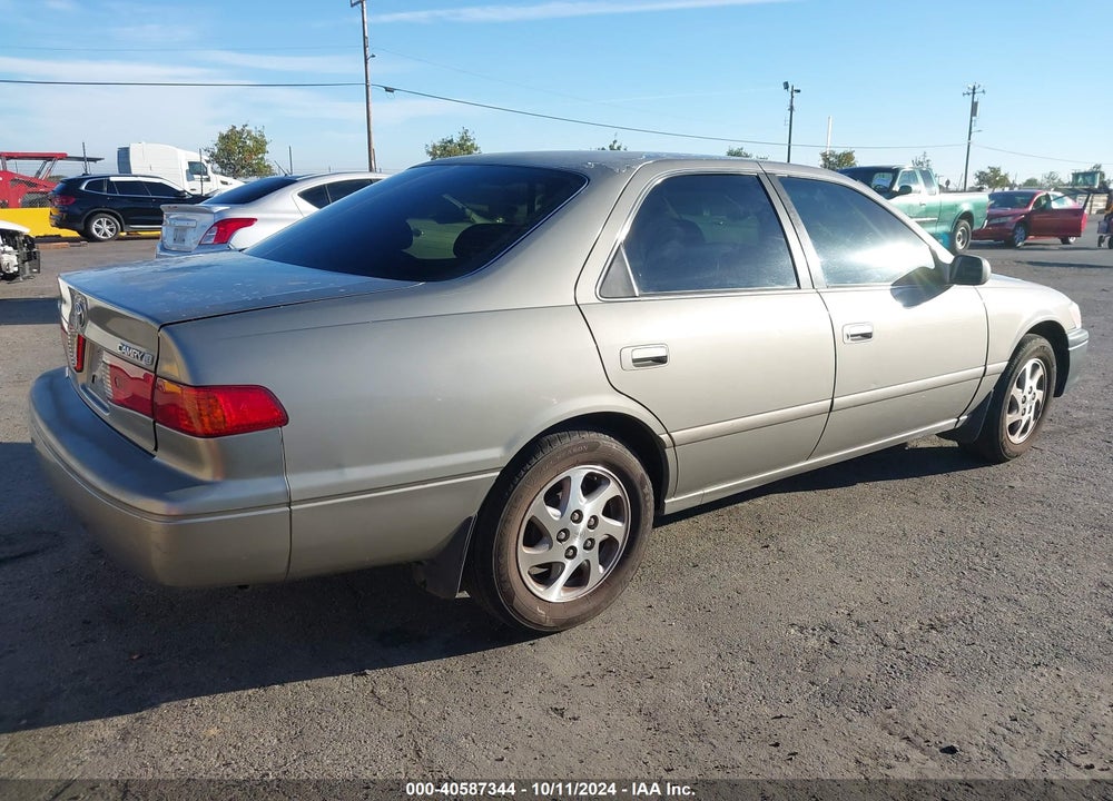 2000 TOYOTA CAMRY LE VIN: JT2BG22K3Y0496561