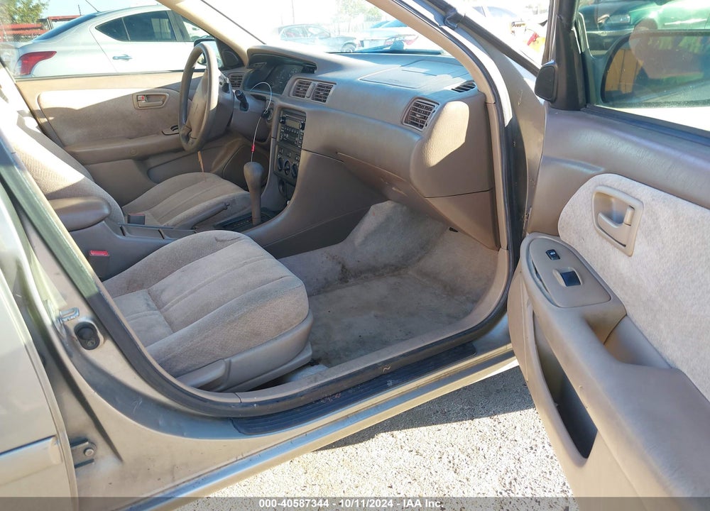 2000 TOYOTA CAMRY LE VIN: JT2BG22K3Y0496561