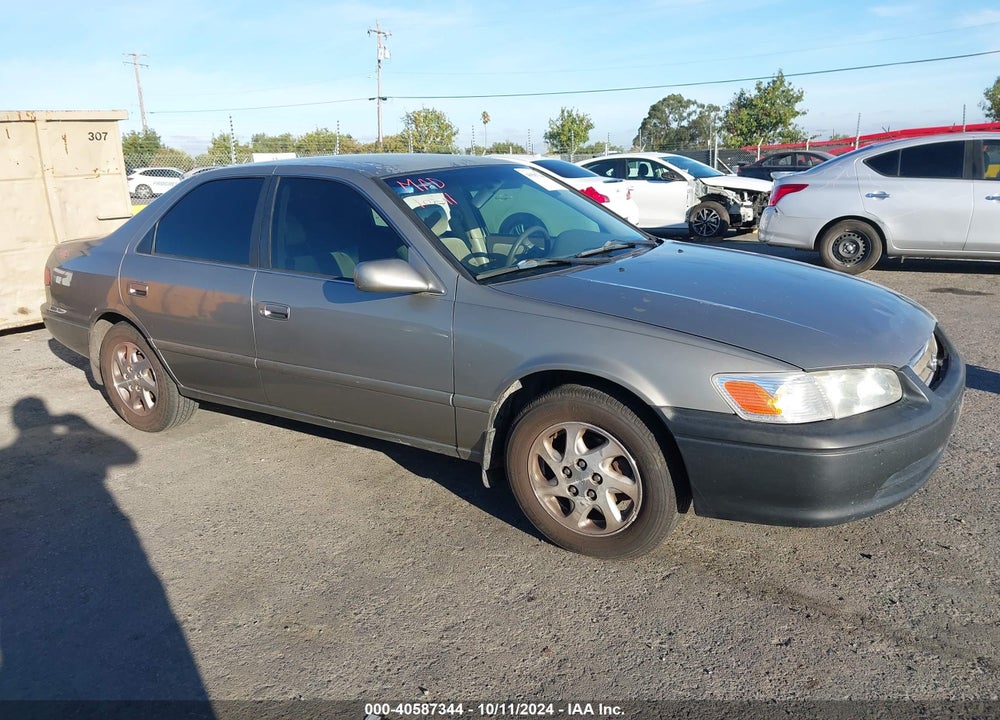 2000 TOYOTA CAMRY LE VIN: JT2BG22K3Y0496561