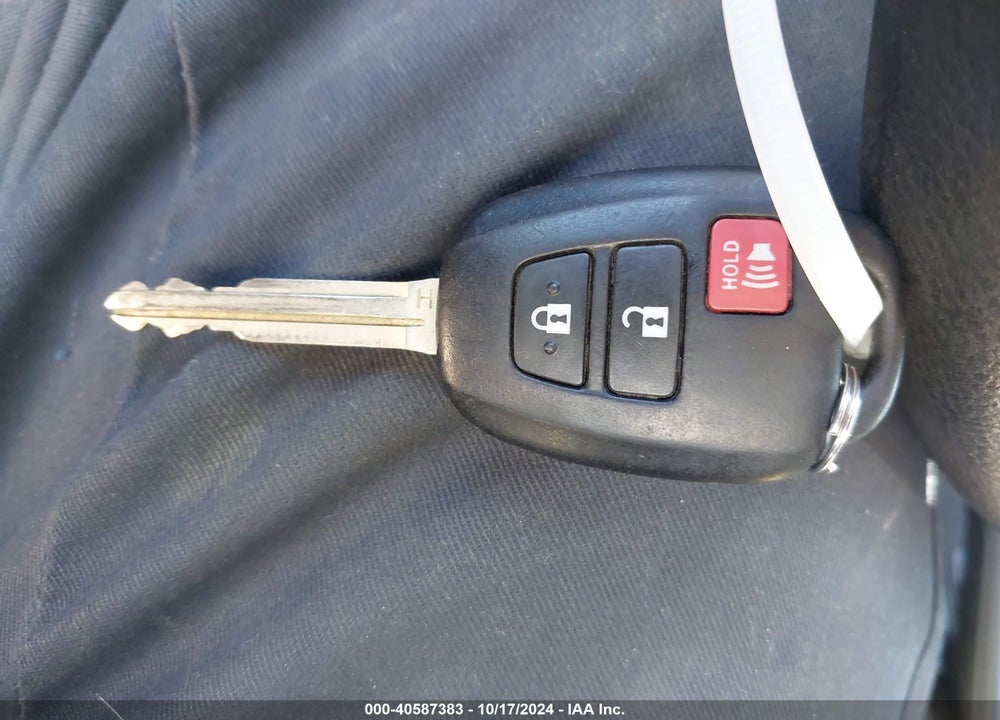 2013 TOYOTA RAV4 XLE VIN: 2T3RFREV1DW075290