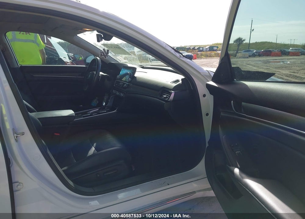 2018 HONDA ACCORD TOURING VIN: 1HGCV1F99JA067381