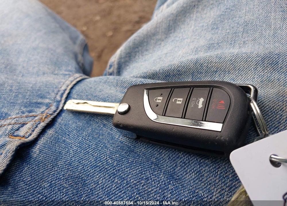 2019 TOYOTA CAMRY LE VIN: 4T1B11HK2KU806141