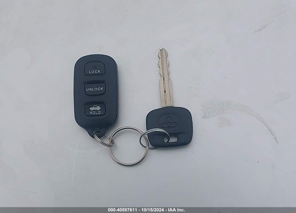 2004 TOYOTA CAMRY LE VIN: 4T1BE32K94U329509