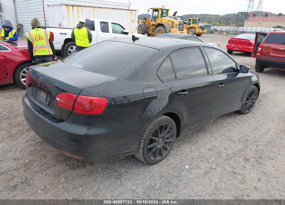 2014 VOLKSWAGEN JETTA 1.8T SE VIN: 3VWD17AJ7EM241943