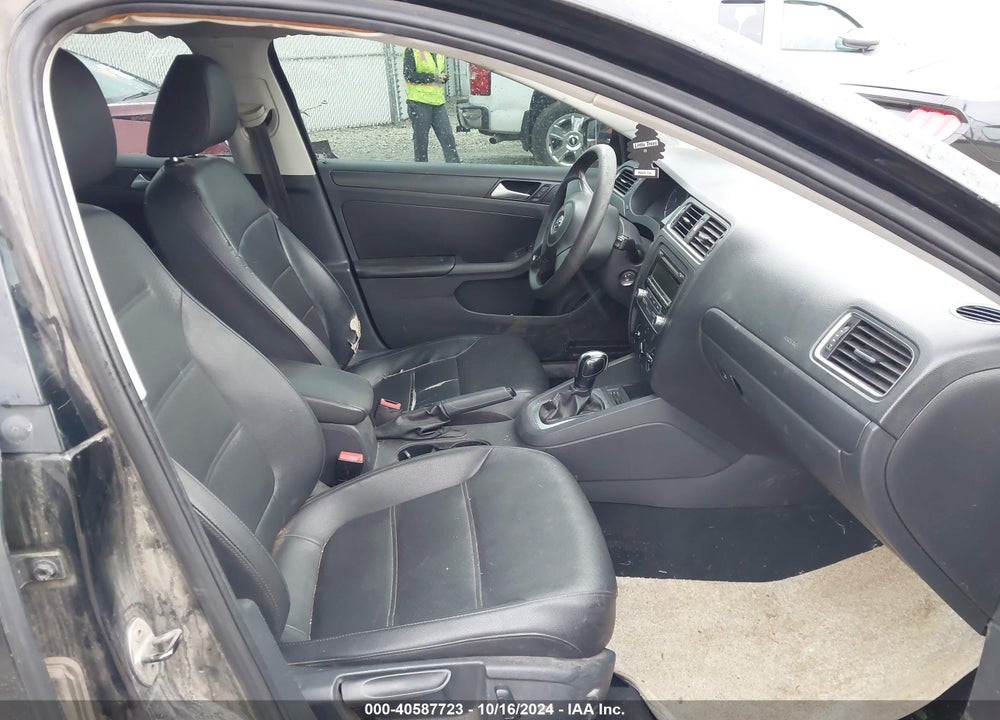 2014 VOLKSWAGEN JETTA 1.8T SE VIN: 3VWD17AJ7EM241943