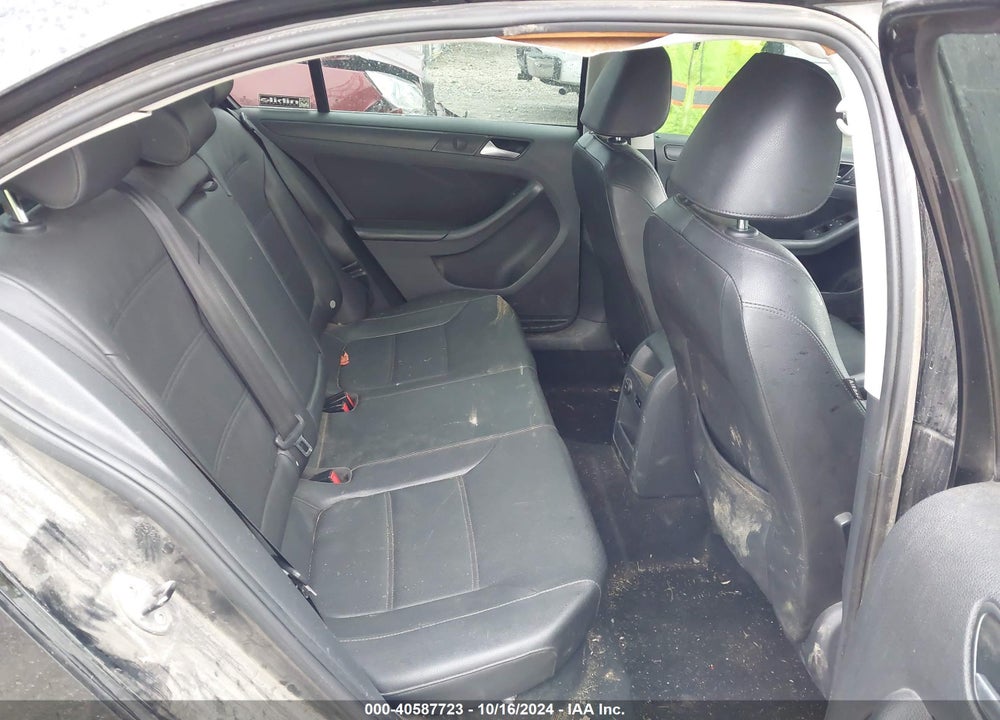 2014 VOLKSWAGEN JETTA 1.8T SE VIN: 3VWD17AJ7EM241943