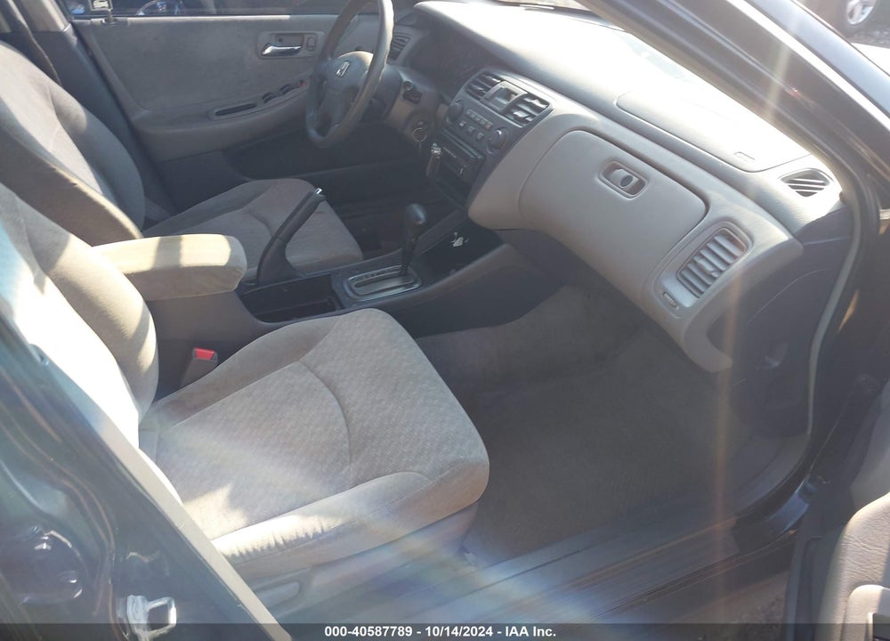 2001 HONDA ACCORD 2.3 LX VIN: 1HGCG56441A095403