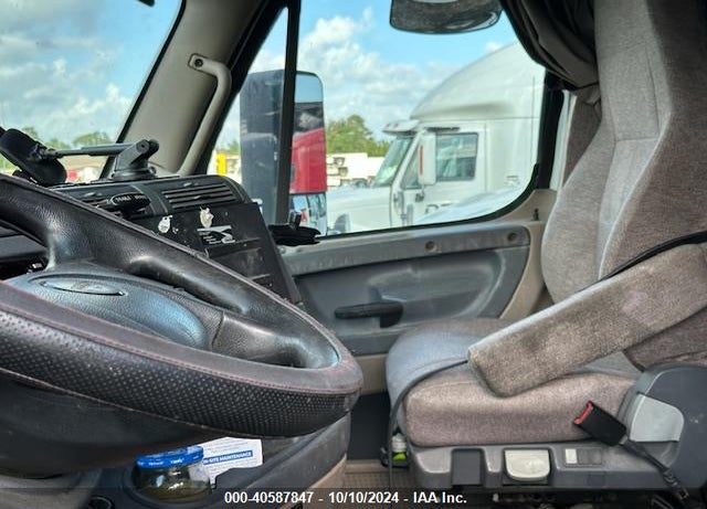 2016 FREIGHTLINER CASCADIA 125 VIN: 3AKJGLDRXGSGW8407